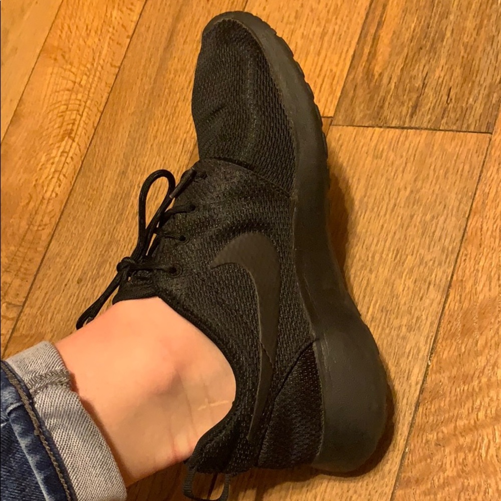 Black Nike Roches - Picture 5 of 5
